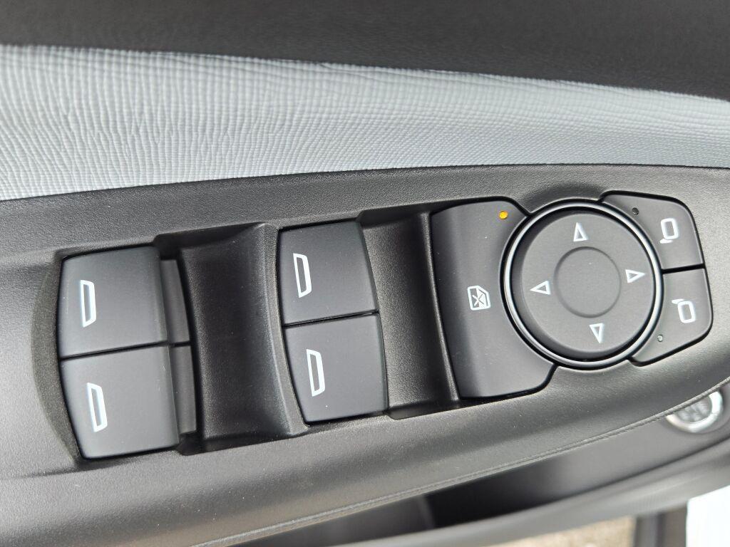 new 2025 Buick Envista car, priced at $25,380
