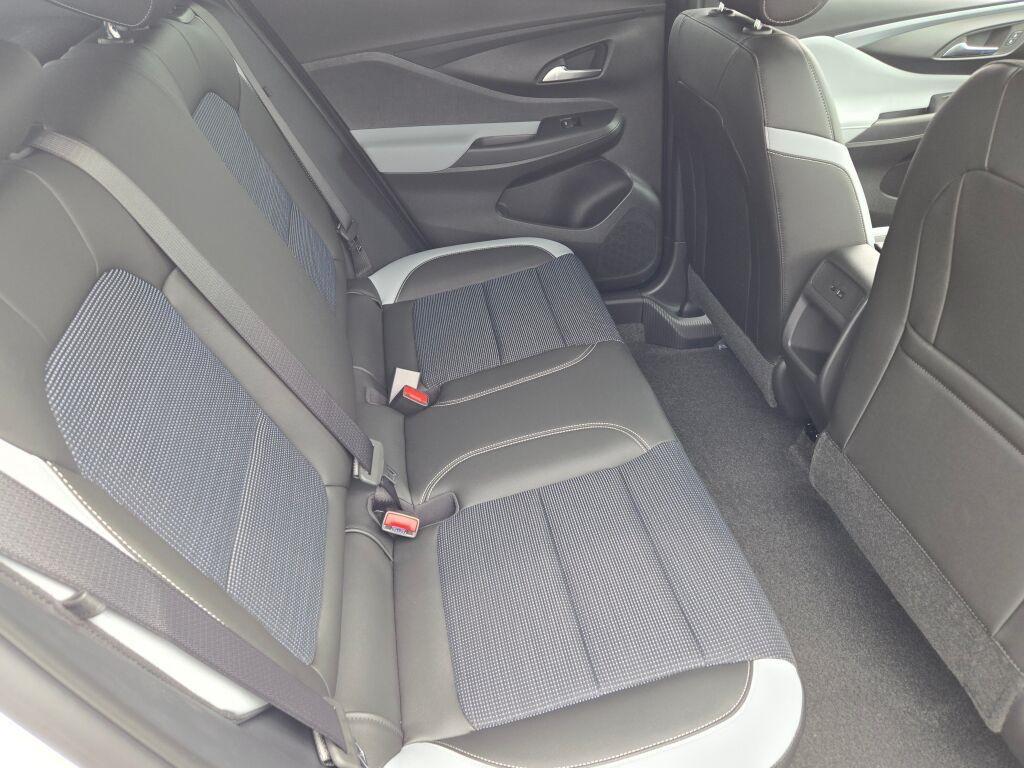 new 2025 Buick Envista car, priced at $25,380