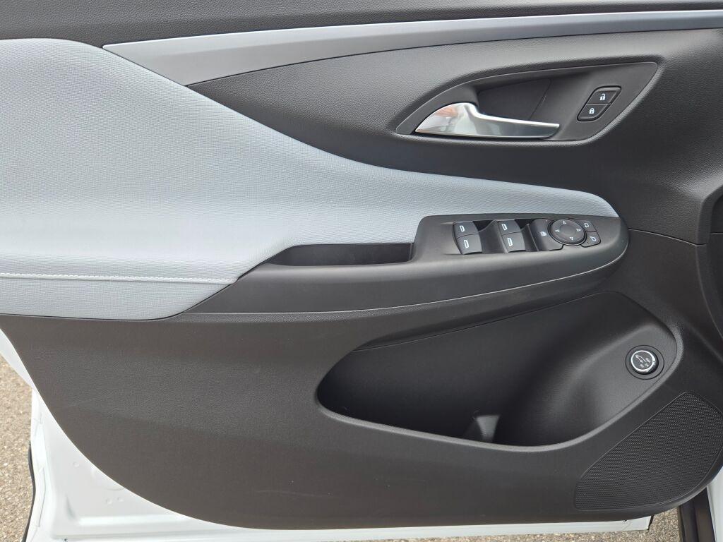 new 2025 Buick Envista car, priced at $25,380
