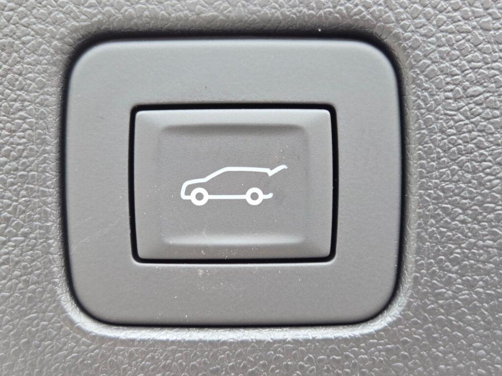 new 2025 Buick Envista car, priced at $25,380