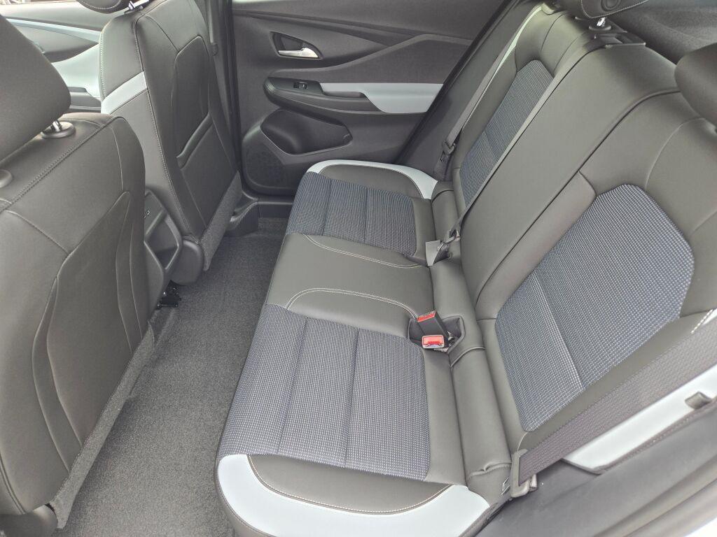 new 2025 Buick Envista car, priced at $25,380