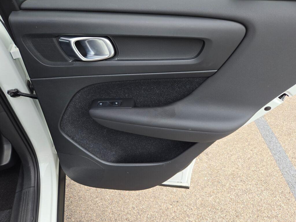 used 2020 Volvo XC40 car, priced at $28,644