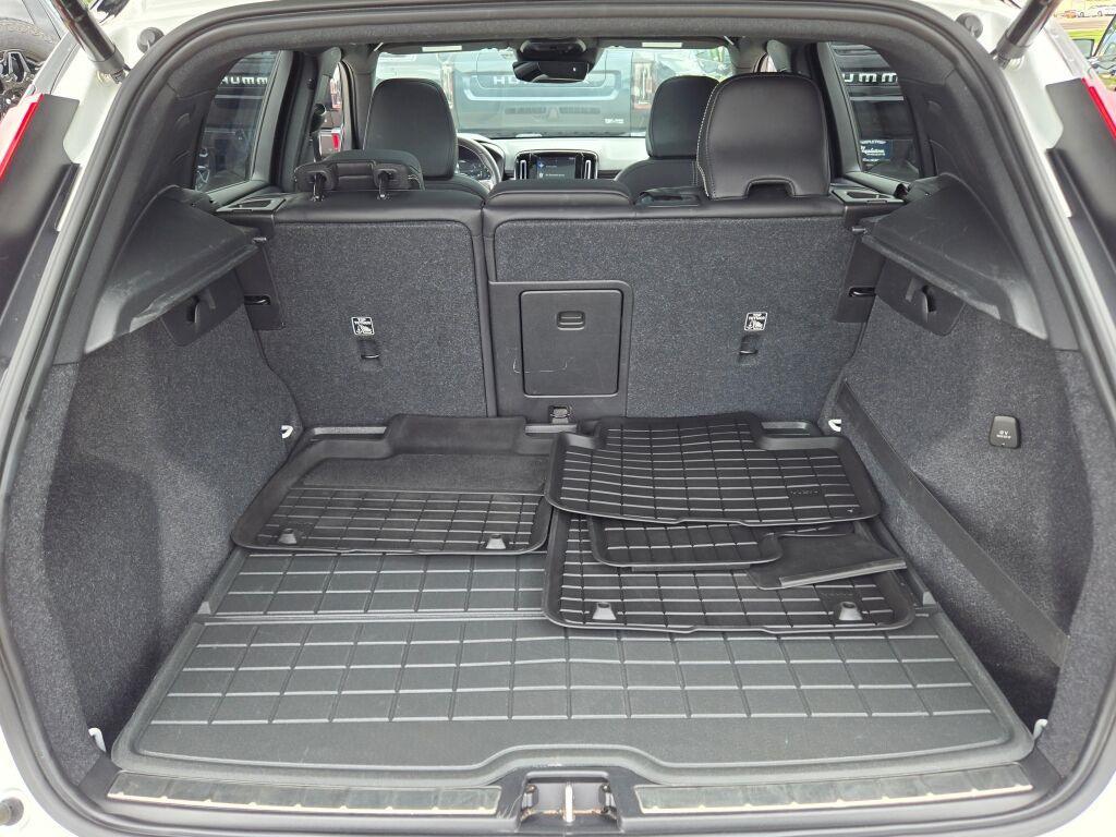 used 2020 Volvo XC40 car, priced at $28,644