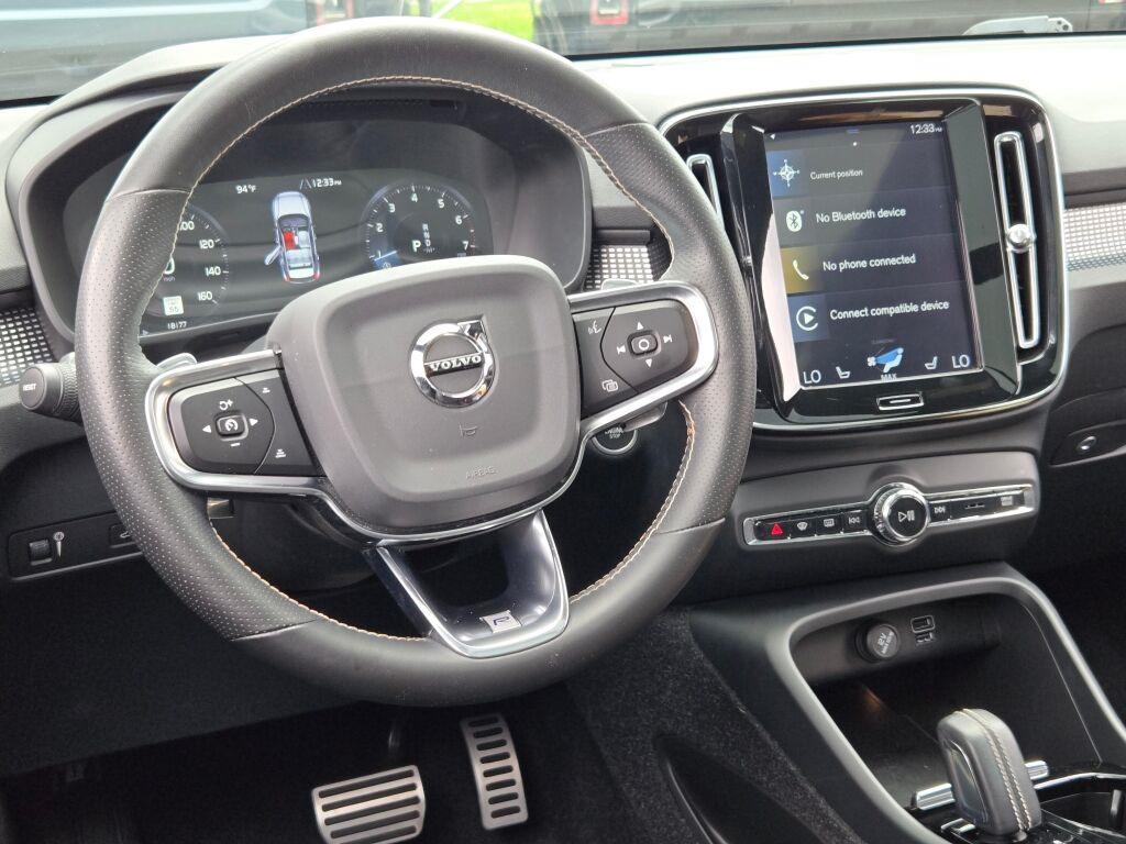 used 2020 Volvo XC40 car, priced at $28,644