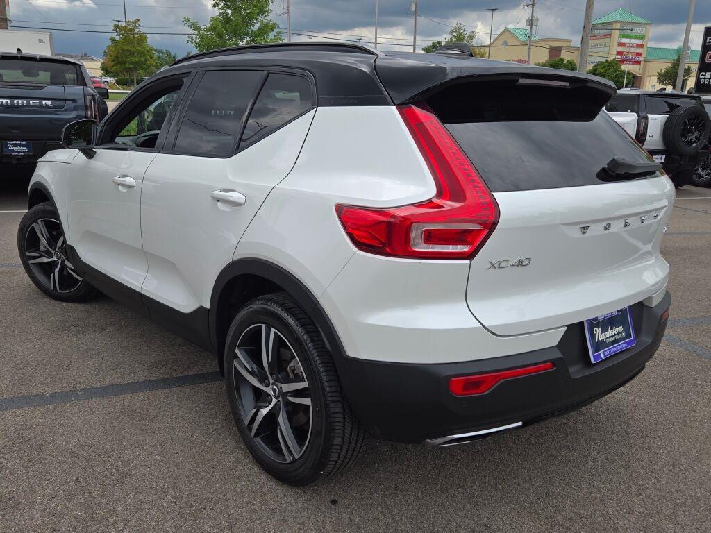 used 2020 Volvo XC40 car, priced at $28,644