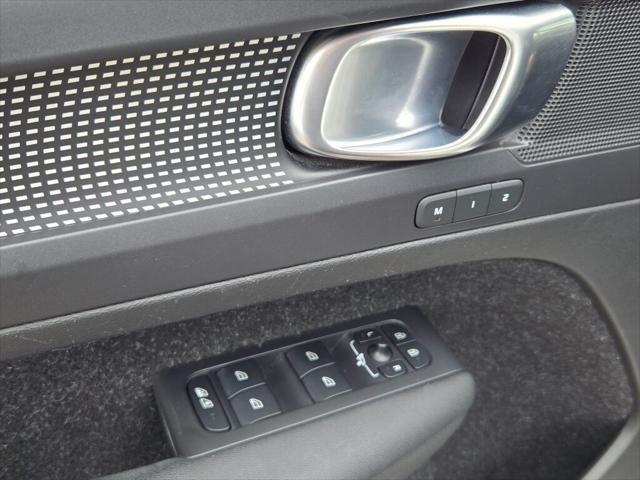 used 2020 Volvo XC40 car, priced at $28,644
