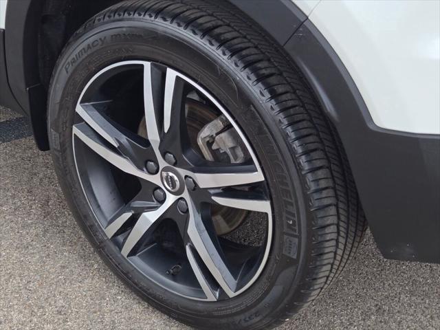 used 2020 Volvo XC40 car, priced at $28,644