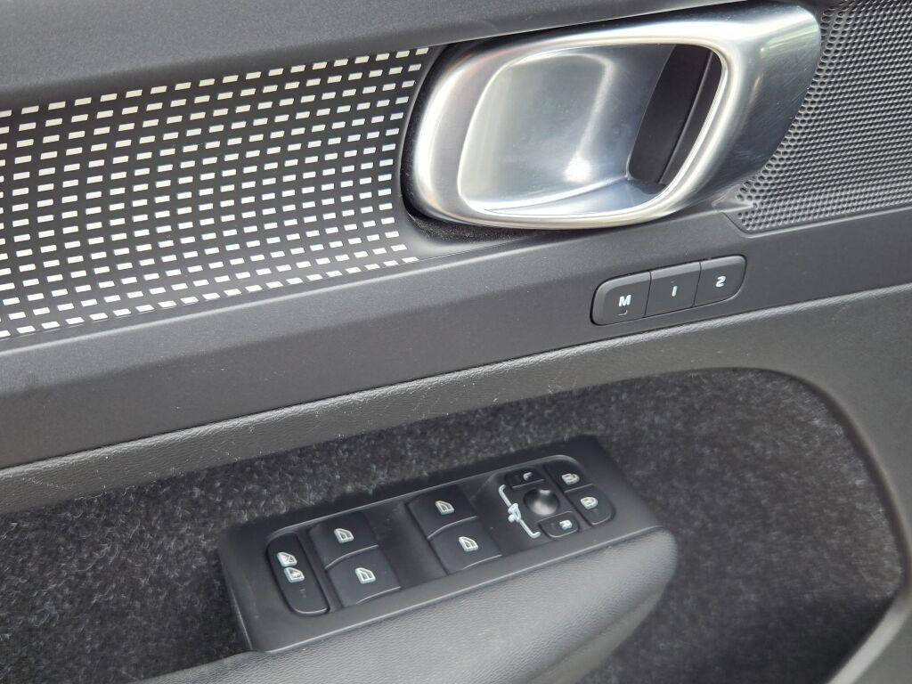 used 2020 Volvo XC40 car, priced at $28,644