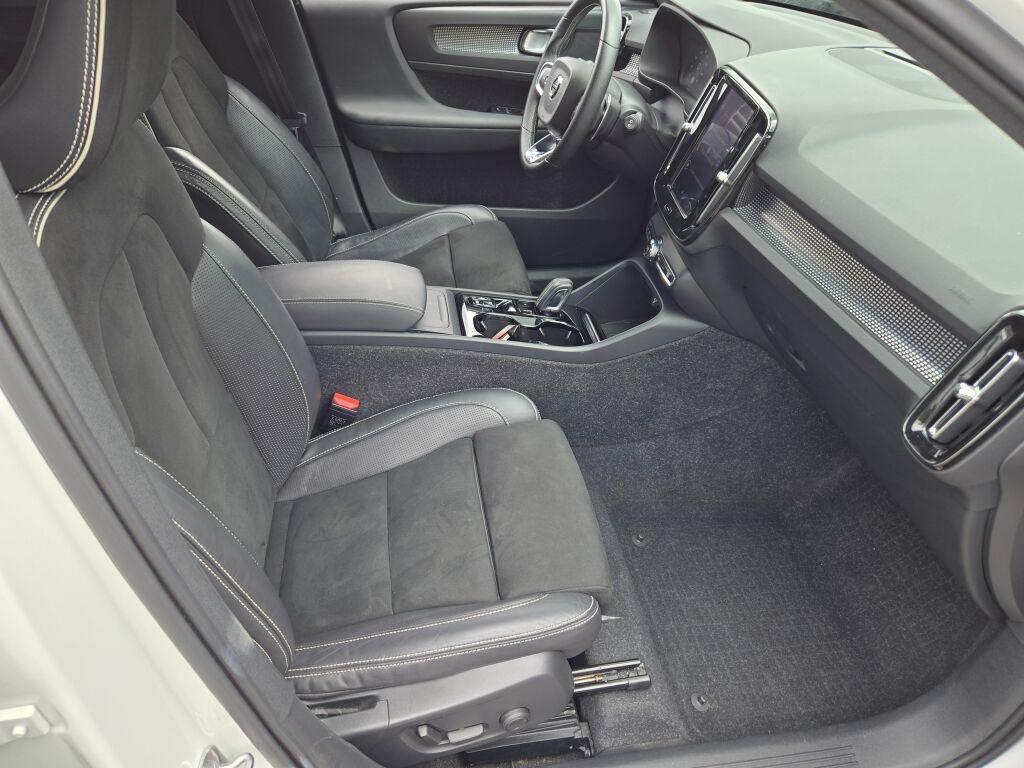 used 2020 Volvo XC40 car, priced at $28,644
