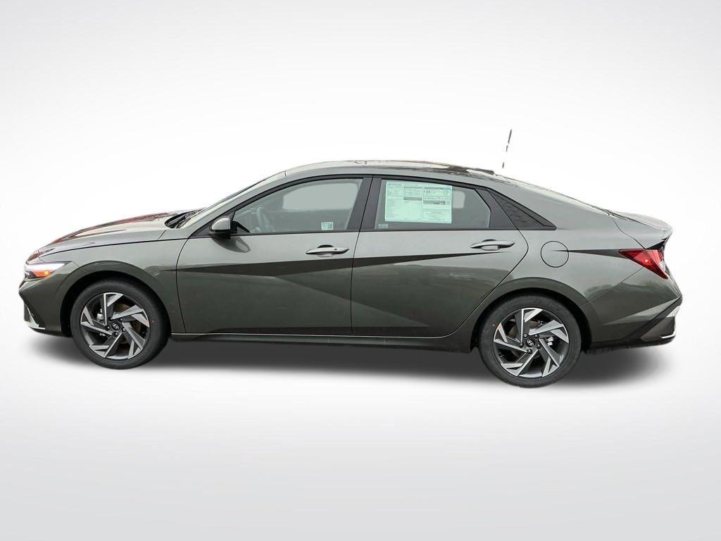 new 2025 Hyundai Elantra car, priced at $23,006