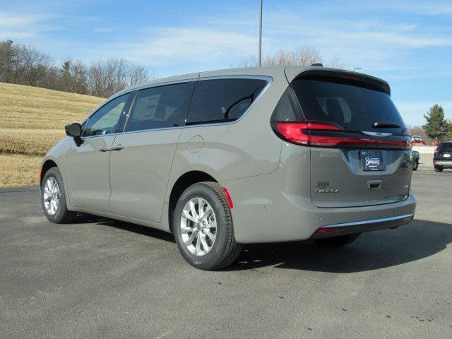 new 2025 Chrysler Pacifica car, priced at $44,874