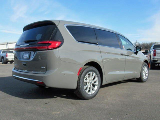 new 2025 Chrysler Pacifica car, priced at $44,874