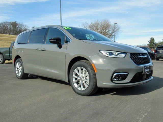 new 2025 Chrysler Pacifica car, priced at $44,874