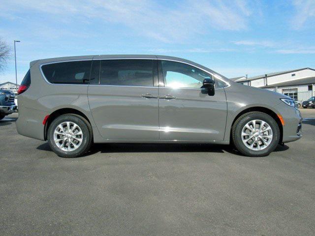 new 2025 Chrysler Pacifica car, priced at $44,874