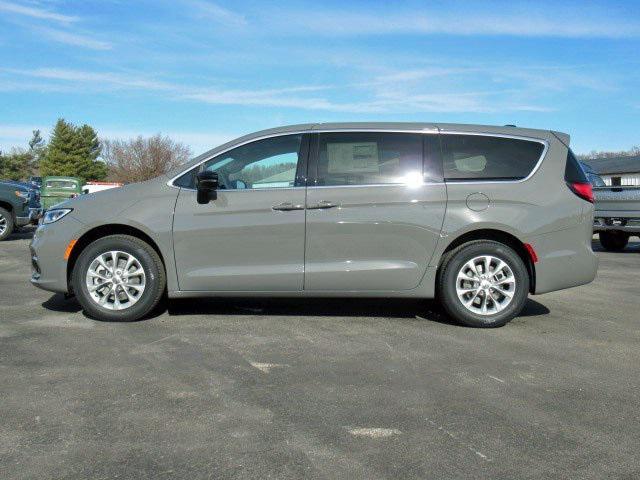 new 2025 Chrysler Pacifica car, priced at $44,874