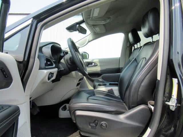 used 2023 Chrysler Pacifica car, priced at $27,500