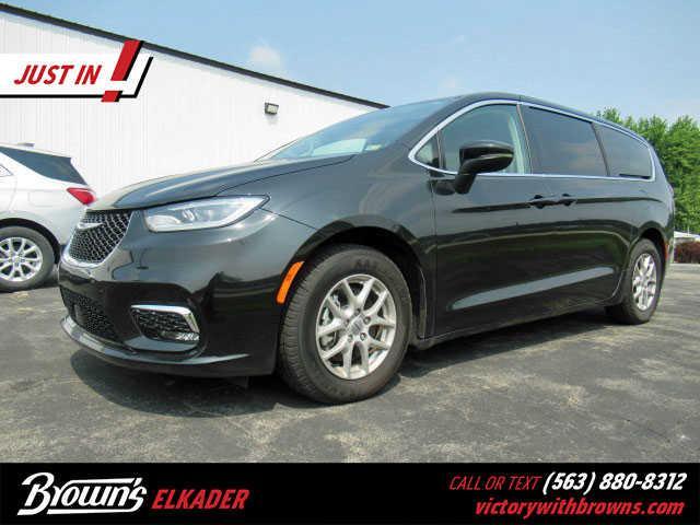 used 2023 Chrysler Pacifica car, priced at $27,500