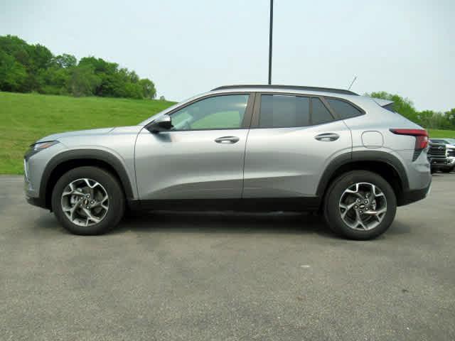 used 2025 Chevrolet Trax car, priced at $23,900