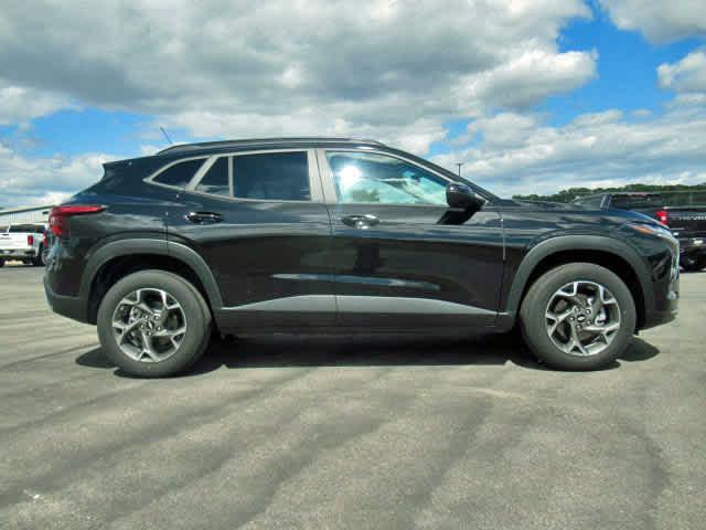 used 2025 Chevrolet Trax car, priced at $23,900