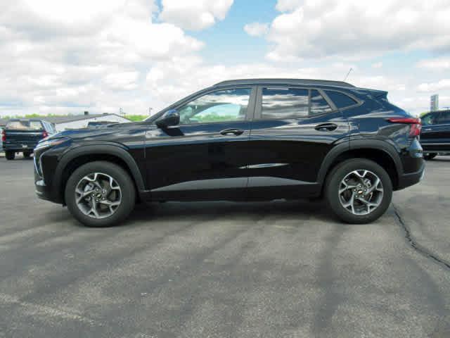 used 2025 Chevrolet Trax car, priced at $23,900