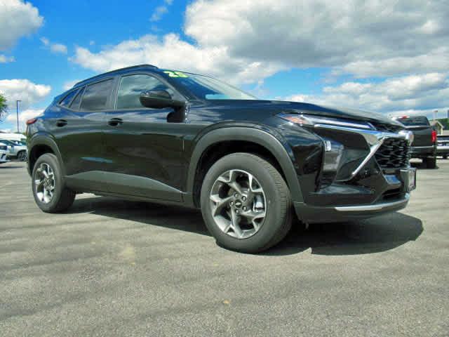 used 2025 Chevrolet Trax car, priced at $23,900