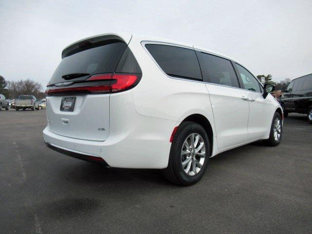 new 2025 Chrysler Pacifica car, priced at $47,023