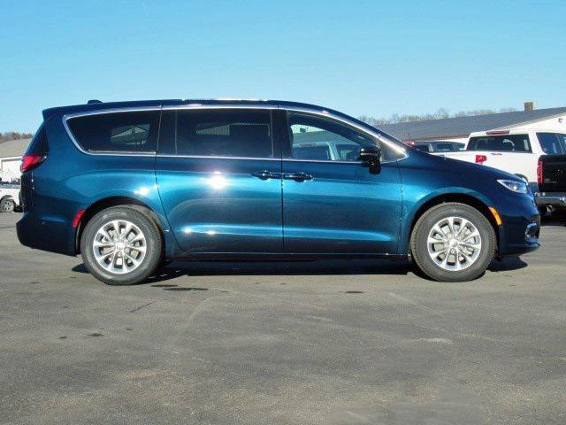 new 2025 Chrysler Pacifica car, priced at $44,874