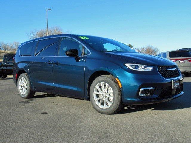 new 2025 Chrysler Pacifica car, priced at $44,874