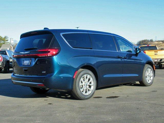 new 2025 Chrysler Pacifica car, priced at $44,874