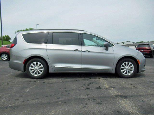 used 2017 Chrysler Pacifica car, priced at $14,000