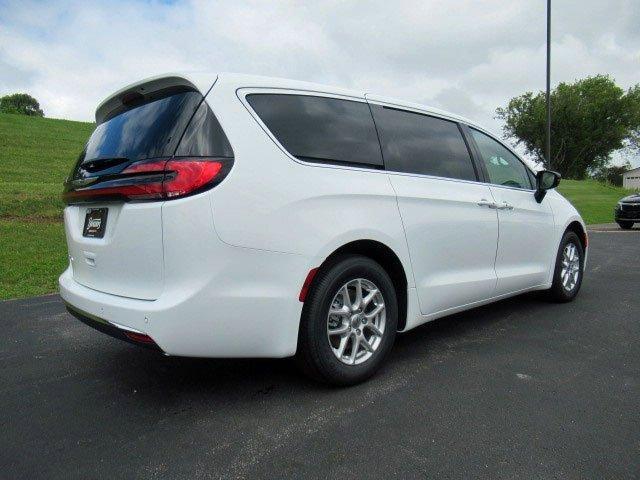 new 2024 Chrysler Pacifica car, priced at $37,907