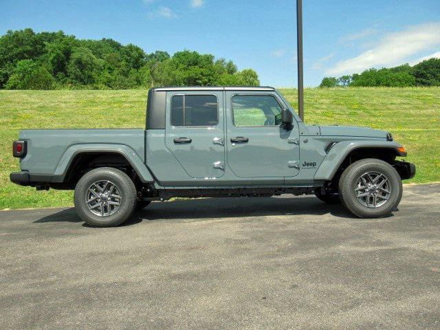 new 2025 Jeep Gladiator car, priced at $45,262