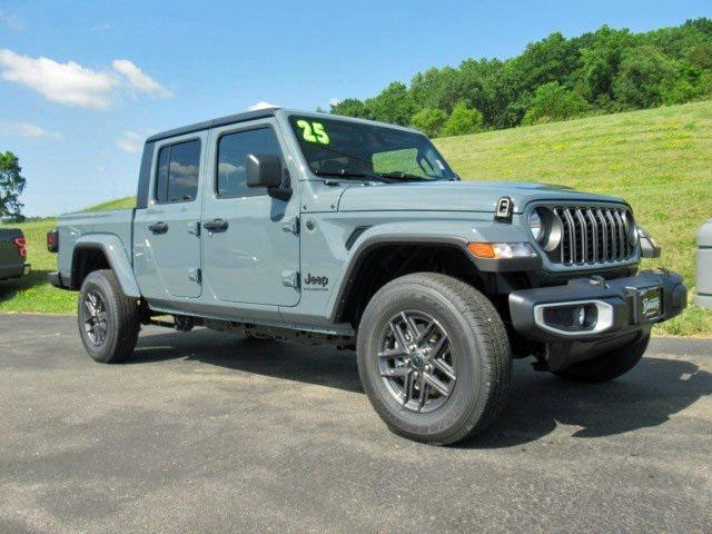 new 2025 Jeep Gladiator car, priced at $45,262