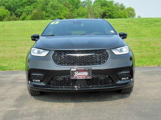new 2025 Chrysler Pacifica car, priced at $52,249