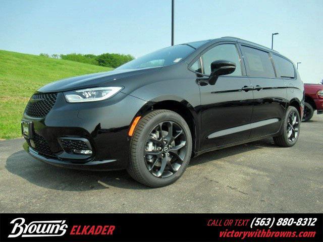 new 2025 Chrysler Pacifica car, priced at $52,249