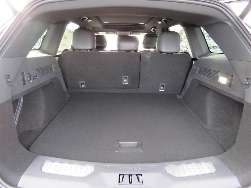 new 2025 Lincoln Nautilus car, priced at $65,000