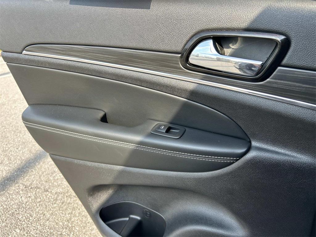 used 2021 Jeep Grand Cherokee car, priced at $27,493