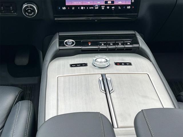new 2025 Lincoln Navigator car, priced at $108,000