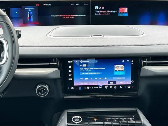 new 2025 Lincoln Navigator car, priced at $104,000