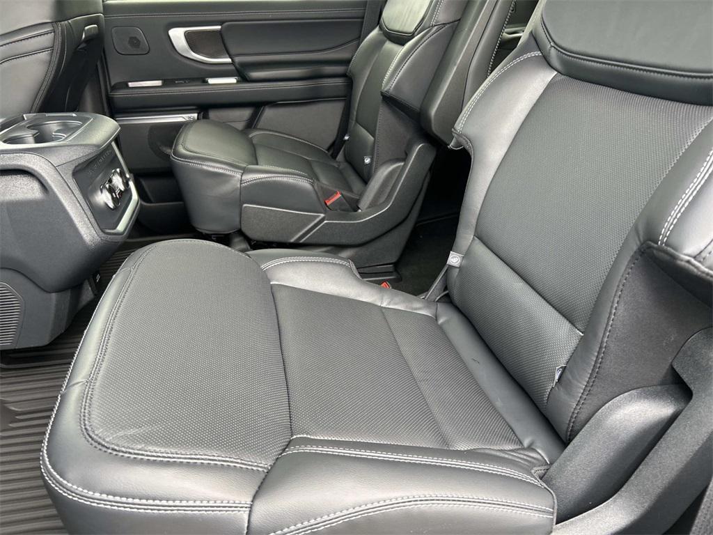 new 2025 Ford Expedition car, priced at $85,000