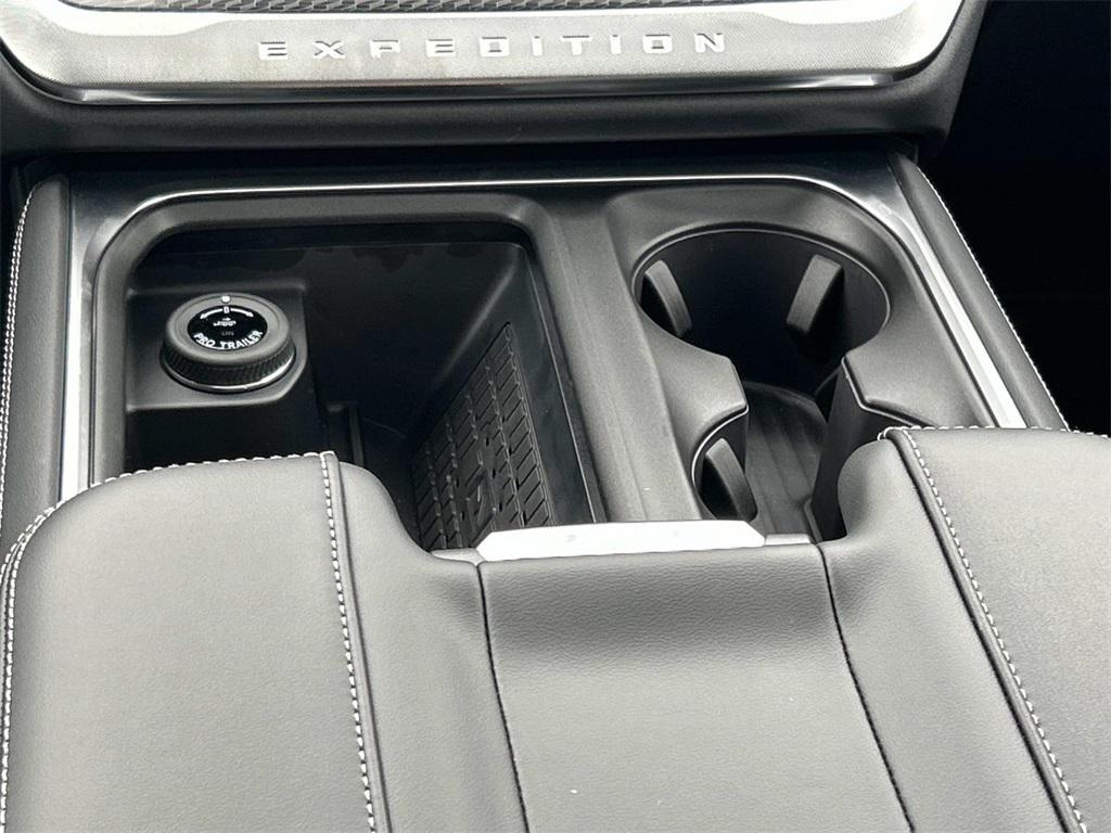 new 2025 Ford Expedition car, priced at $83,000
