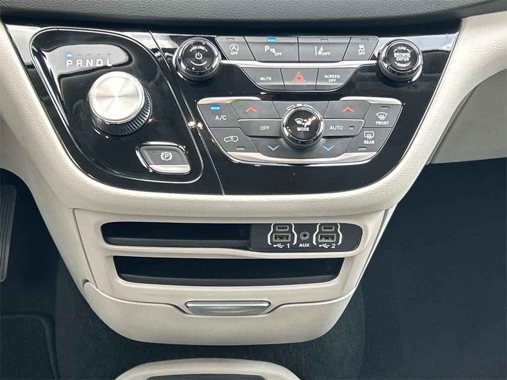 used 2024 Chrysler Pacifica car, priced at $32,981