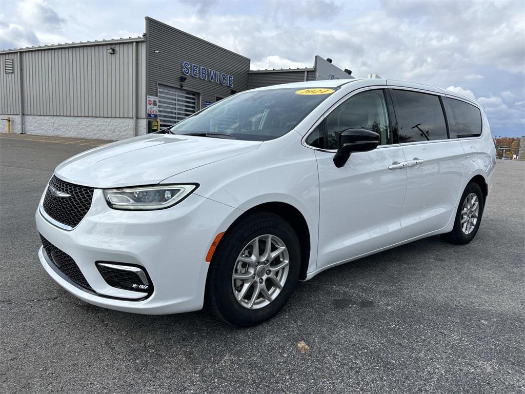 used 2024 Chrysler Pacifica car, priced at $32,981