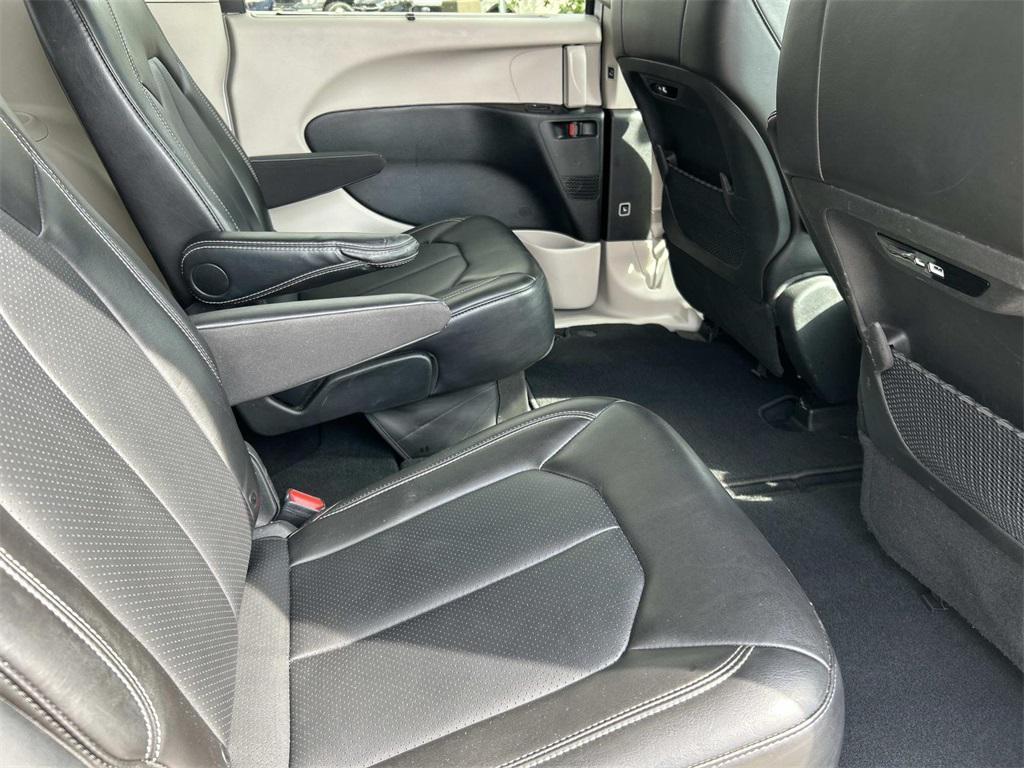 used 2024 Chrysler Pacifica car, priced at $32,981