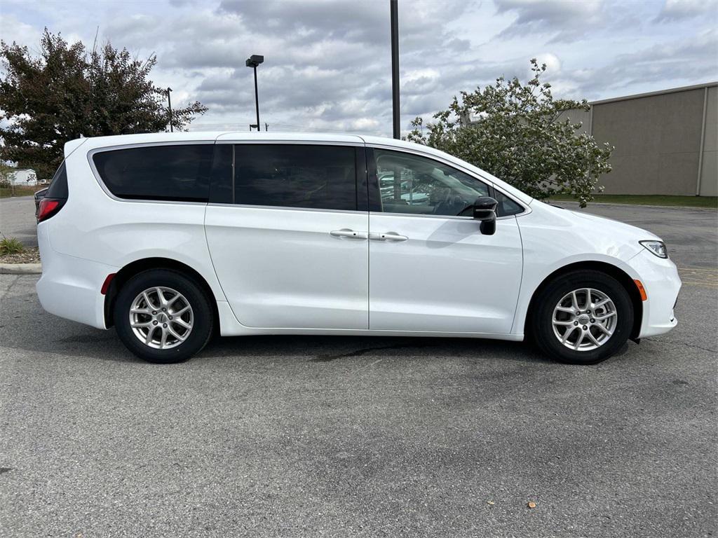 used 2024 Chrysler Pacifica car, priced at $32,981