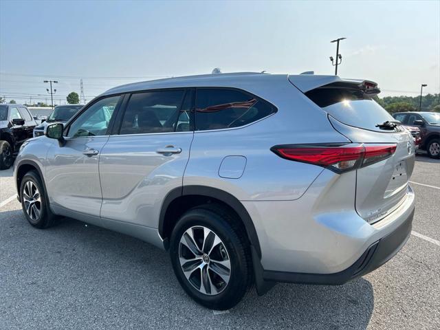 used 2022 Toyota Highlander car, priced at $43,990