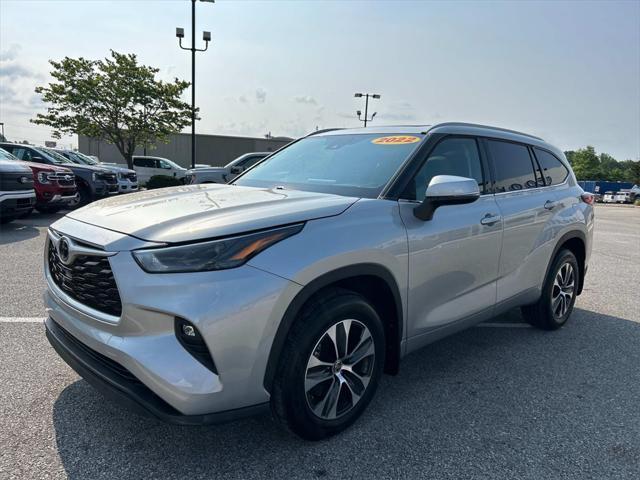 used 2022 Toyota Highlander car, priced at $43,990