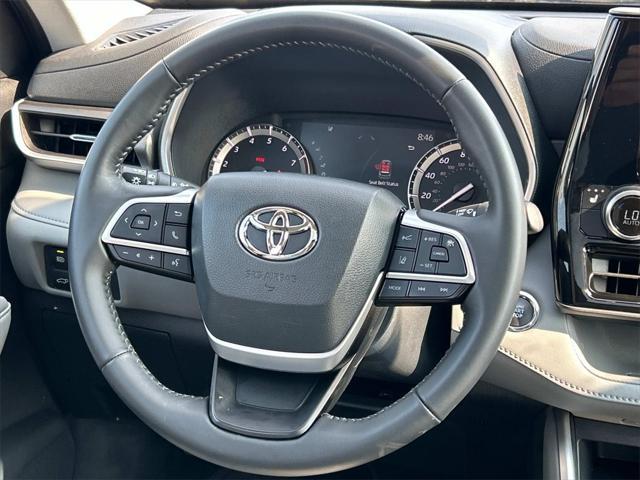 used 2022 Toyota Highlander car, priced at $43,990