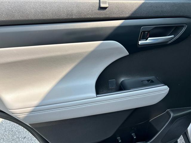 used 2022 Toyota Highlander car, priced at $43,990