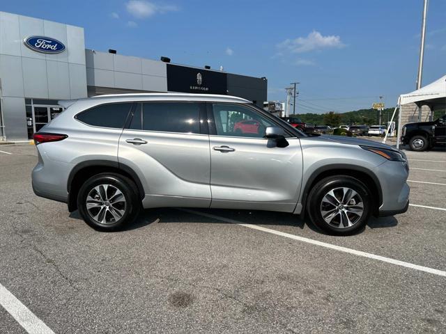 used 2022 Toyota Highlander car, priced at $43,990